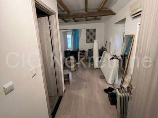 Flat in a house, Sale, Split, Split