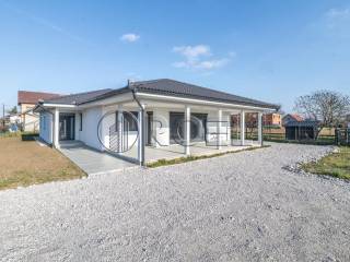 One-storey house, Sale, Zagreb - Okolica, Strmec