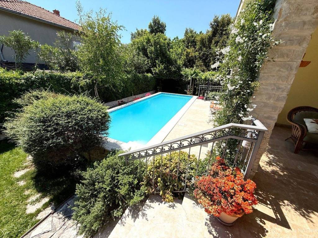 Vila, Prodaja, Kaštela, Kaštel Lukšić