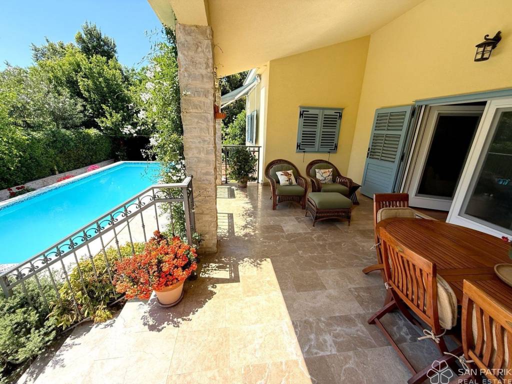 Vila, Prodaja, Kaštela, Kaštel Lukšić