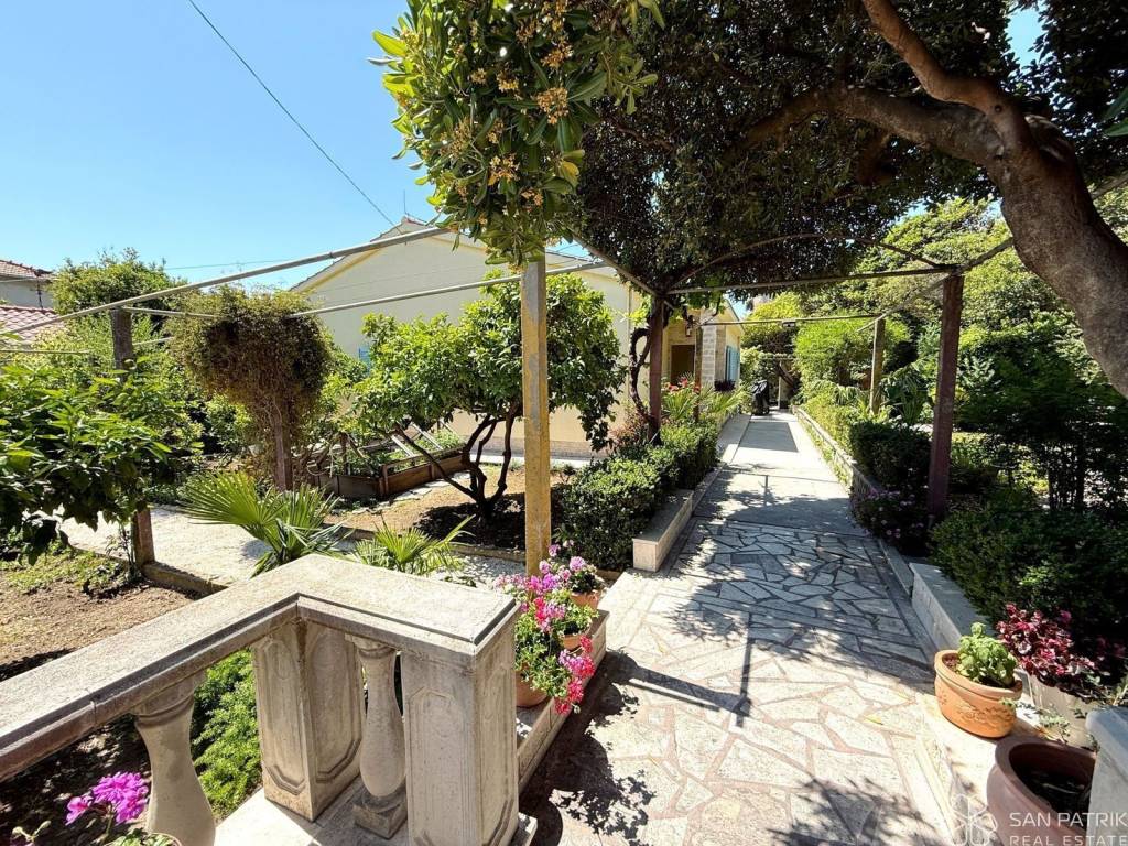 Vila, Prodaja, Kaštela, Kaštel Lukšić