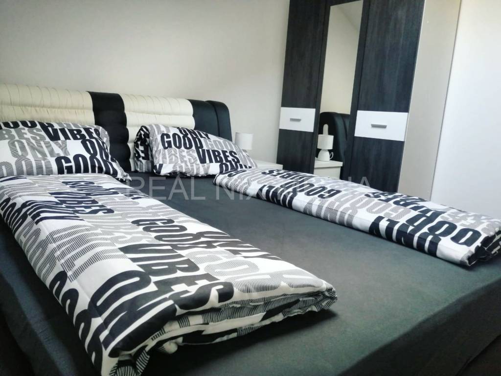 Apartman na moru, Prodaja, Nin, Zaton