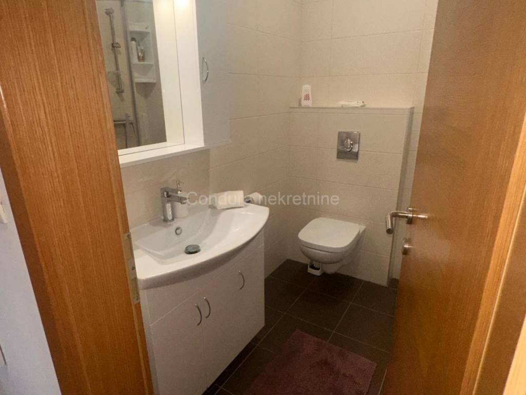 Apartman na moru, Prodaja, Nin, Nin