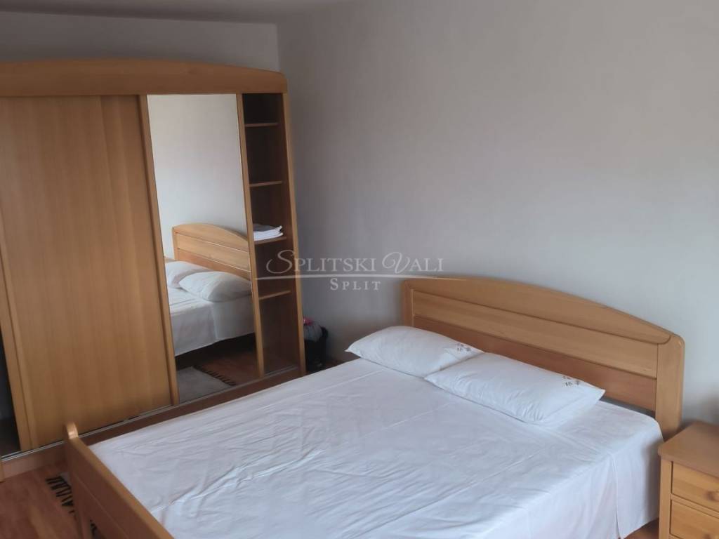 Stan u zgradi, Najam, Split, Split