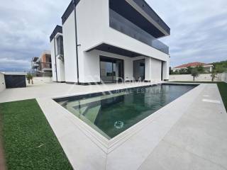 Luksuzna vila, Prodaja, Privlaka, Privlaka