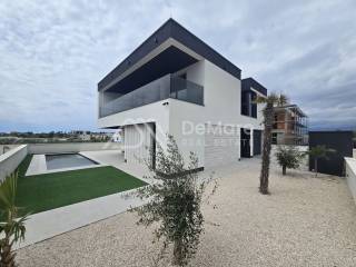 Luksuzna vila, Prodaja, Privlaka, Privlaka