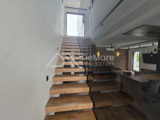 Luksuzna vila, Prodaja, Privlaka, Privlaka