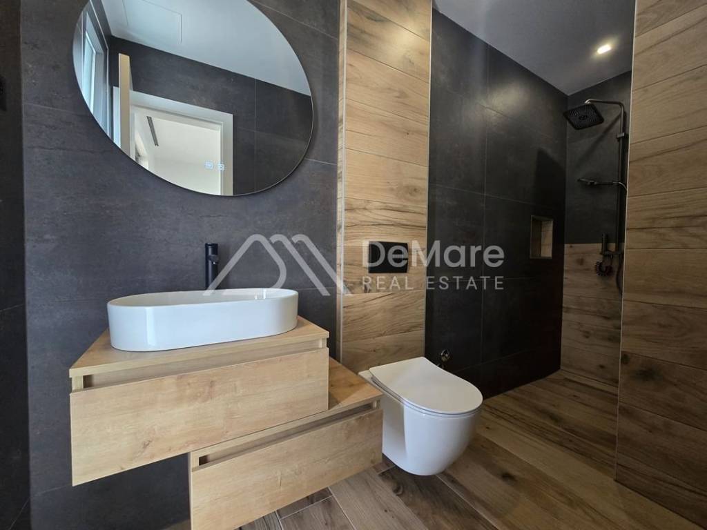 Luksuzna vila, Prodaja, Privlaka, Privlaka