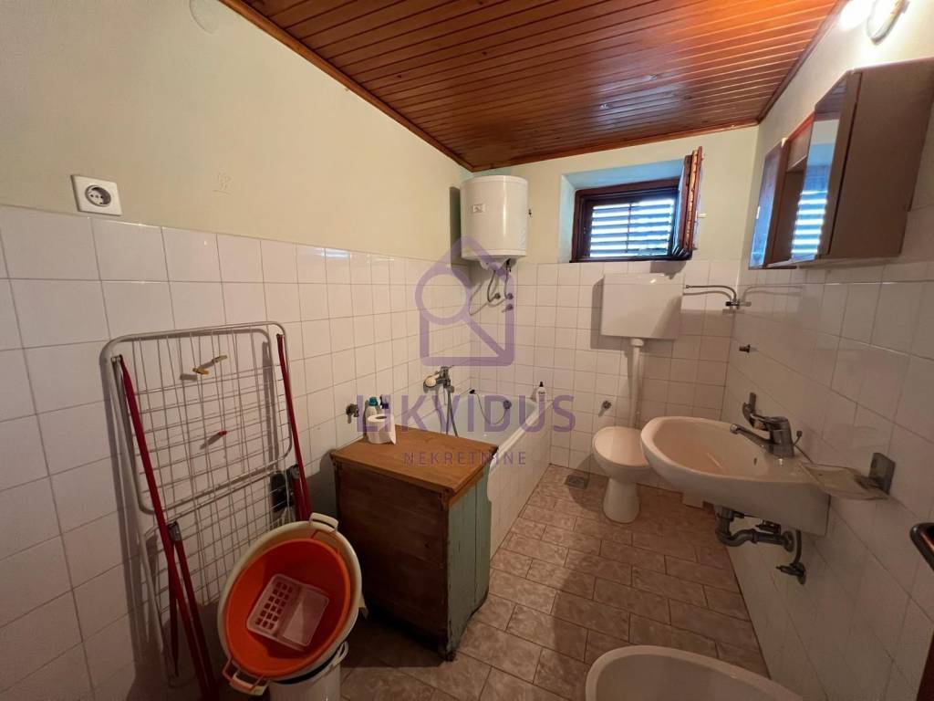 Kamena kuća, Prodaja, Ližnjan, Šišan