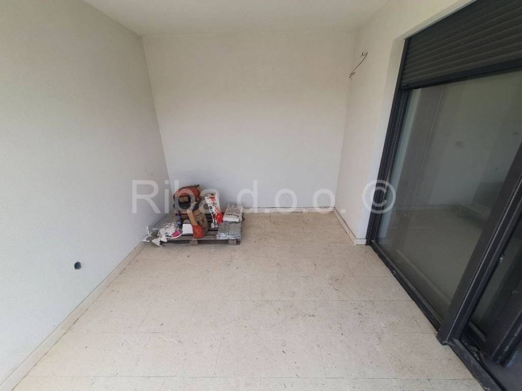 Apartman na moru, Prodaja, Nin, Zaton