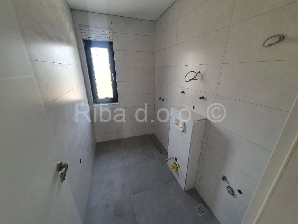 Apartman na moru, Prodaja, Nin, Zaton