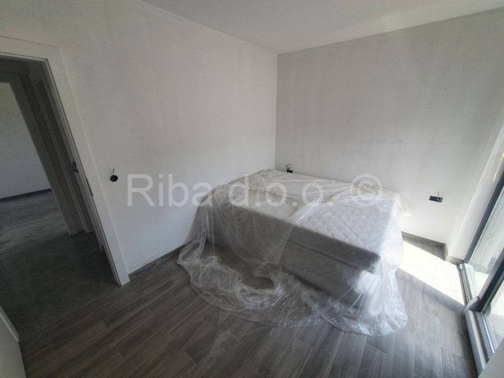 Apartman na moru, Prodaja, Nin, Zaton