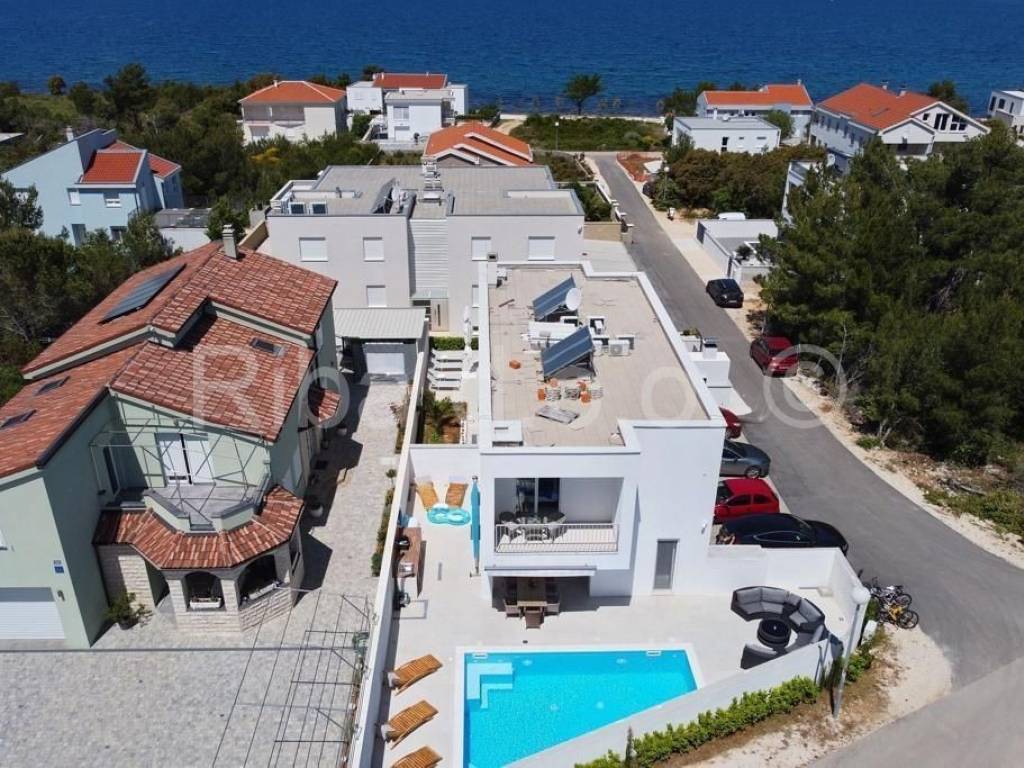 Dvojna kuća, Prodaja, Nin, Zaton