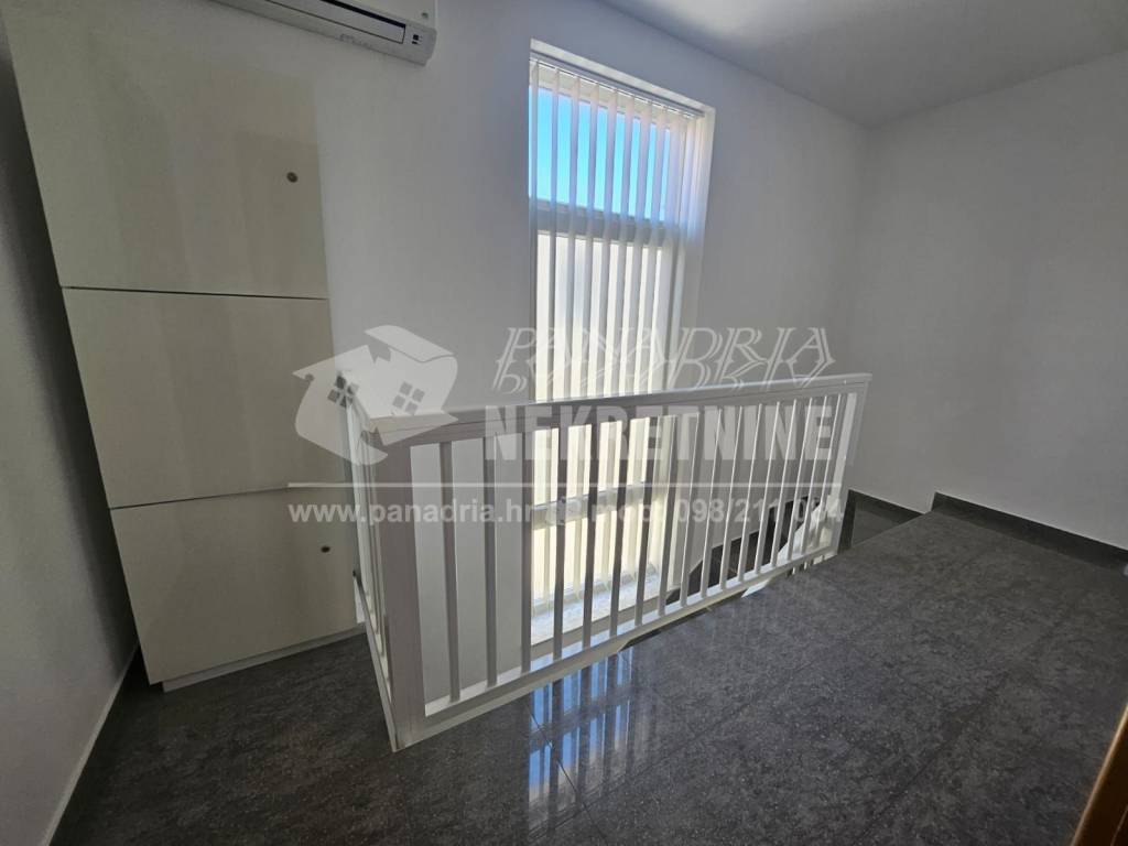 Apartman na moru, Prodaja, Vir, Vir