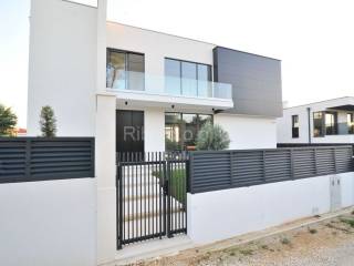 Vila, Prodaja, Privlaka, Privlaka