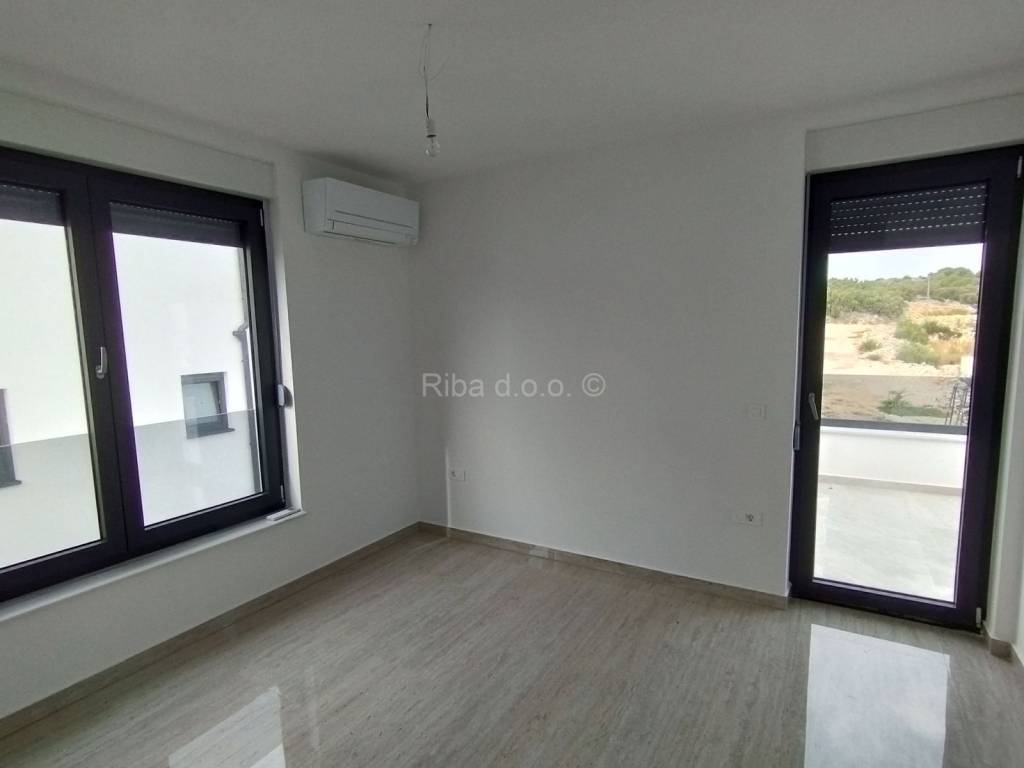 Apartman na moru, Prodaja, Murter, Murter