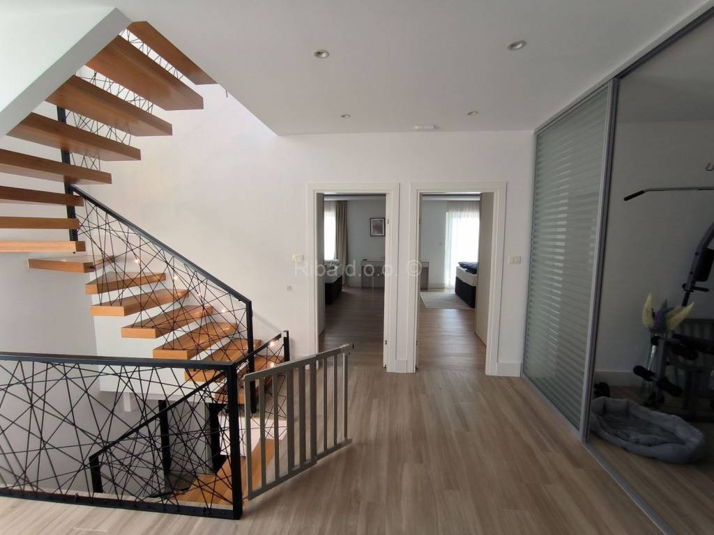 Vila, Prodaja, Primošten, Primošten