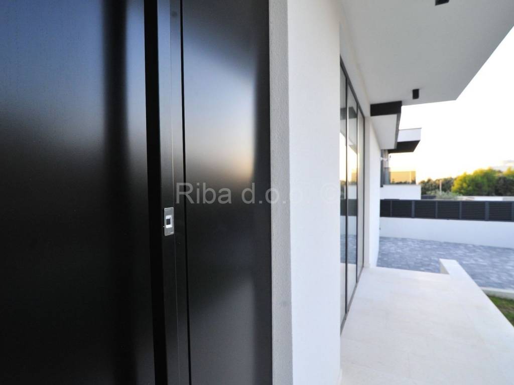 Vila, Prodaja, Privlaka, Privlaka