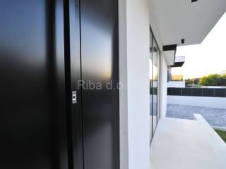 Vila, Prodaja, Privlaka, Privlaka