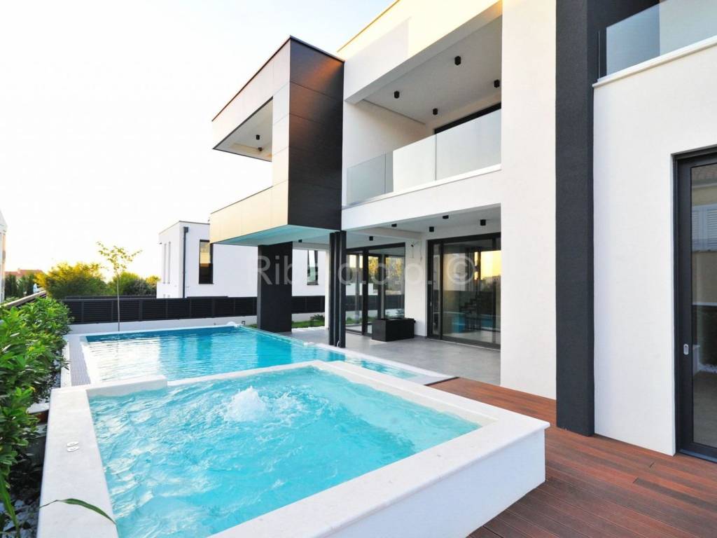 Vila, Prodaja, Privlaka, Privlaka