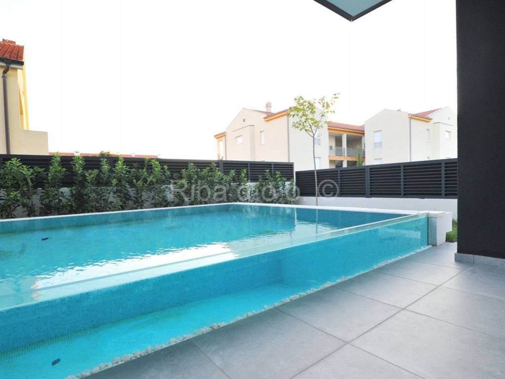 Vila, Prodaja, Privlaka, Privlaka