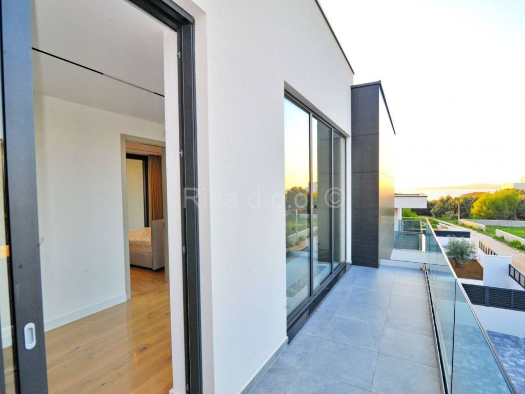 Vila, Prodaja, Privlaka, Privlaka