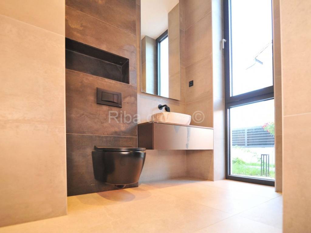 Vila, Prodaja, Privlaka, Privlaka