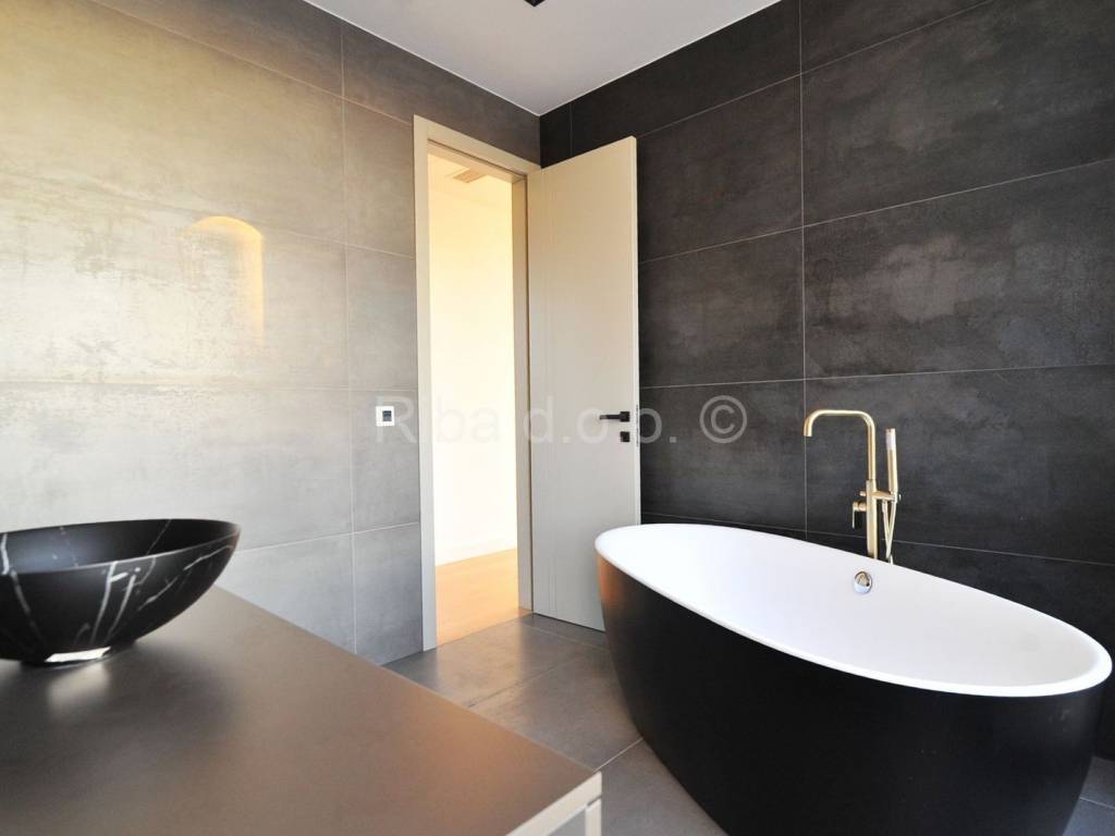 Vila, Prodaja, Privlaka, Privlaka