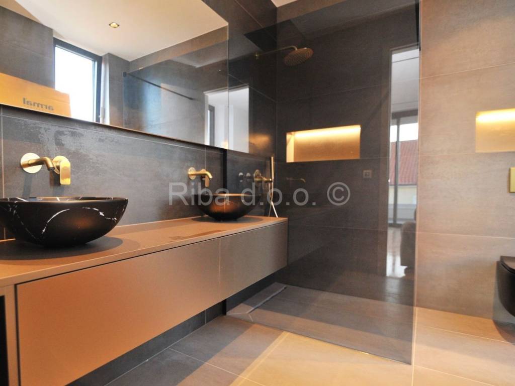 Vila, Prodaja, Privlaka, Privlaka