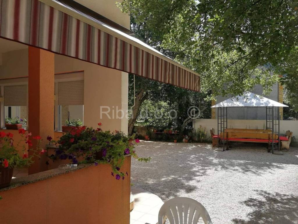 Apartmanska kuća, Prodaja, Starigrad, Tribanj