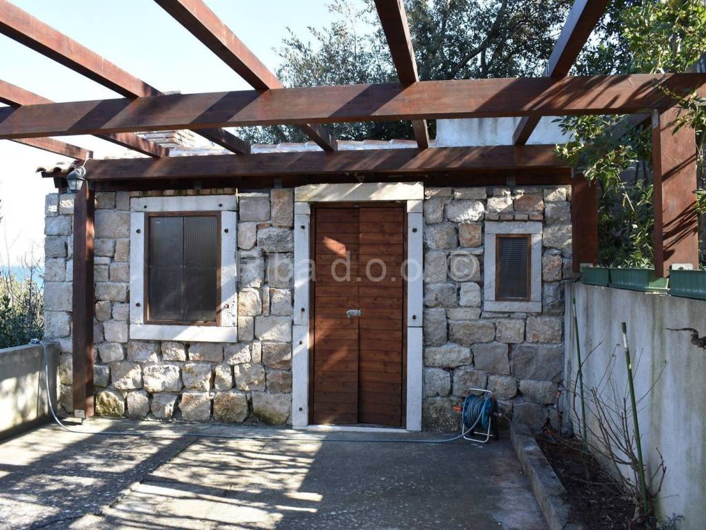 Apartmanska kuća, Prodaja, Preko, Lukoran