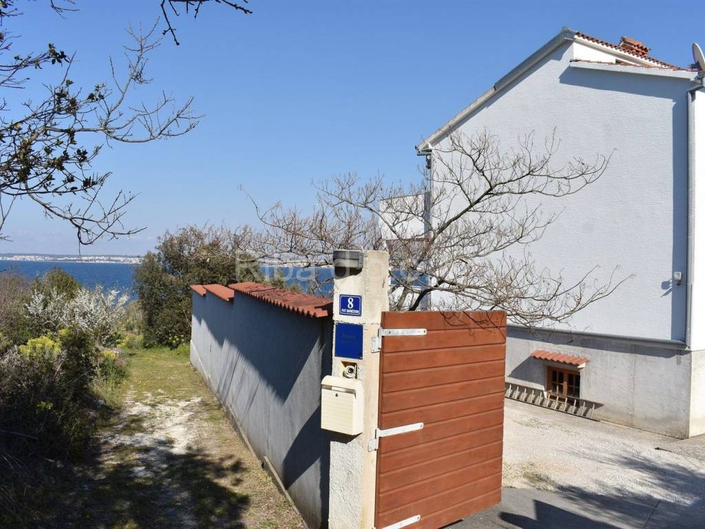 Apartmanska kuća, Prodaja, Preko, Lukoran
