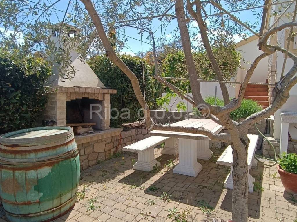 Apartmanska kuća, Prodaja, Preko, Lukoran
