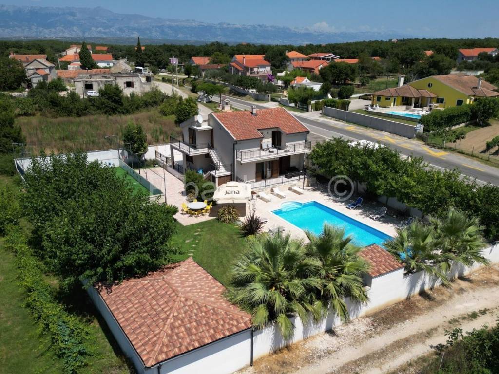 Luksuzna kuća, Prodaja, Poličnik, Poličnik