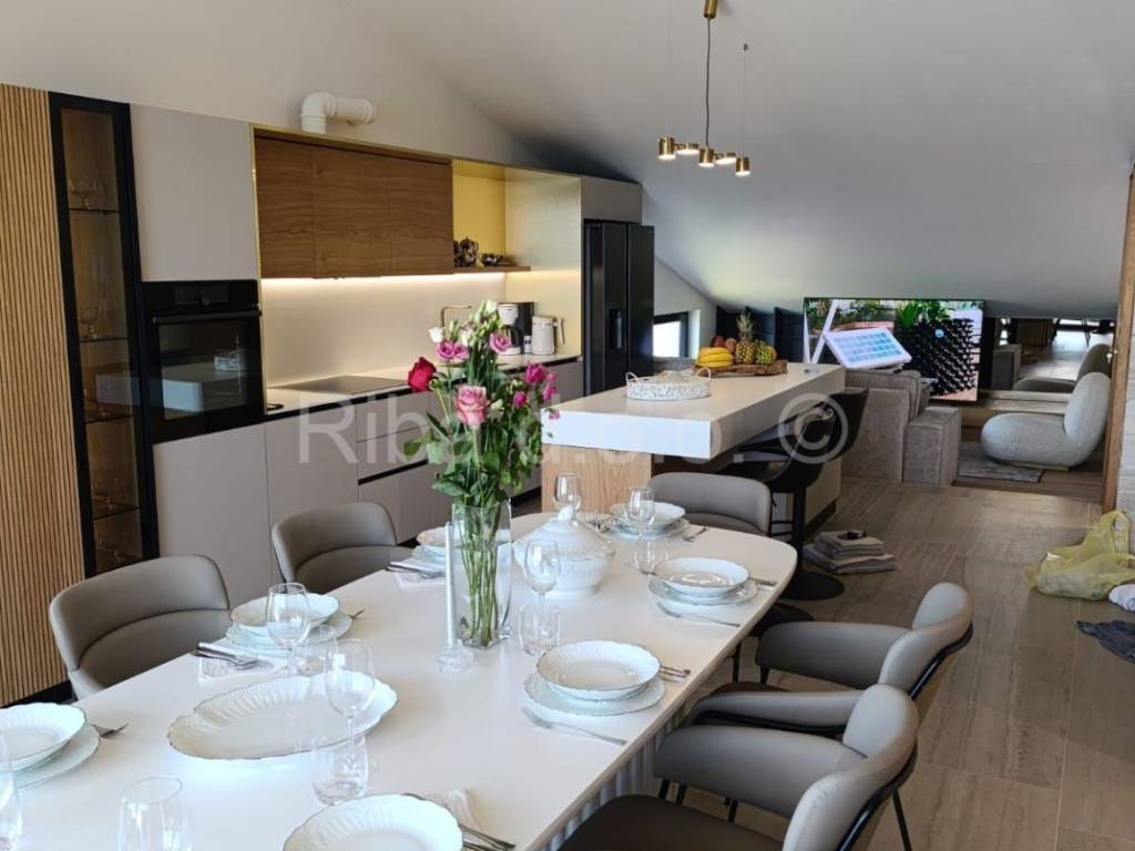 Luksuzni apartman, Prodaja, Povljana, Povljana
