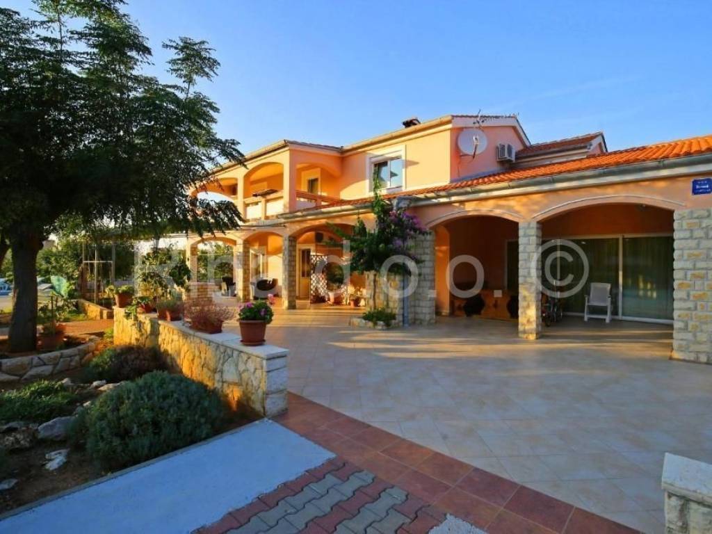 Apartmanska kuća, Prodaja, Vir, Vir