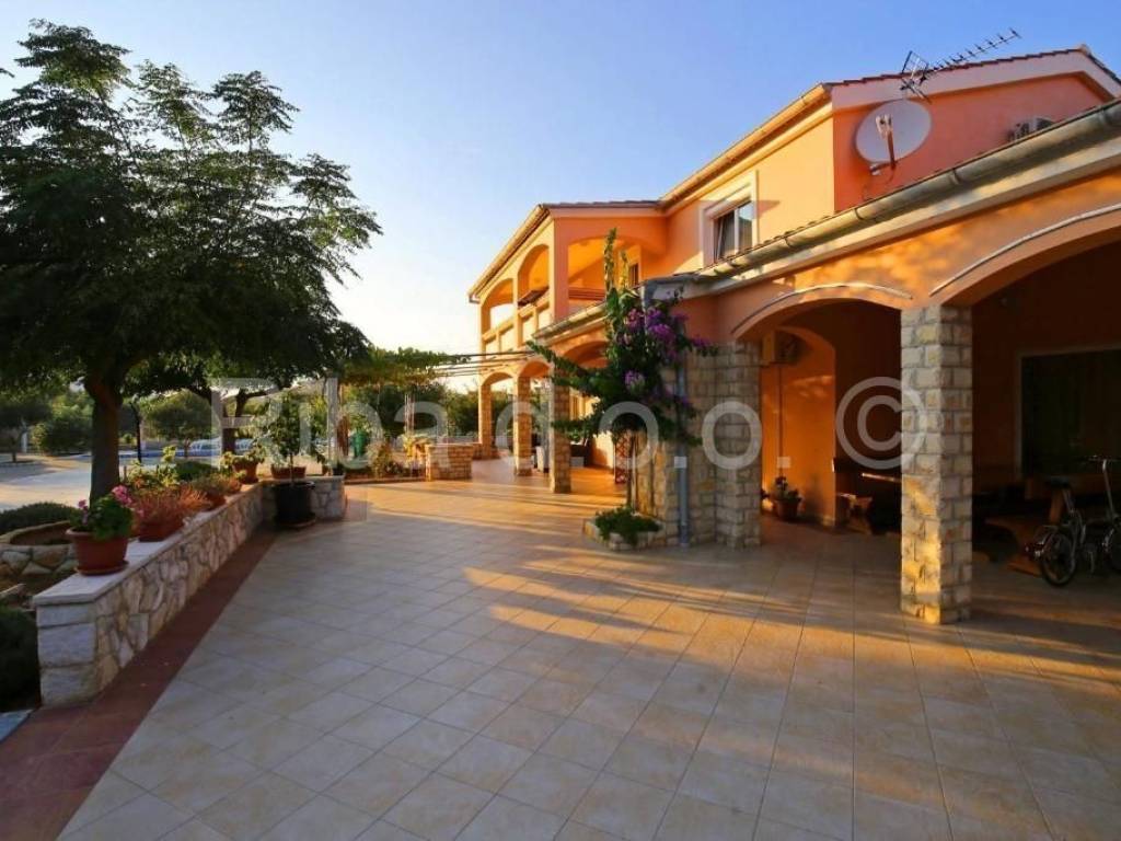 Apartmanska kuća, Prodaja, Vir, Vir