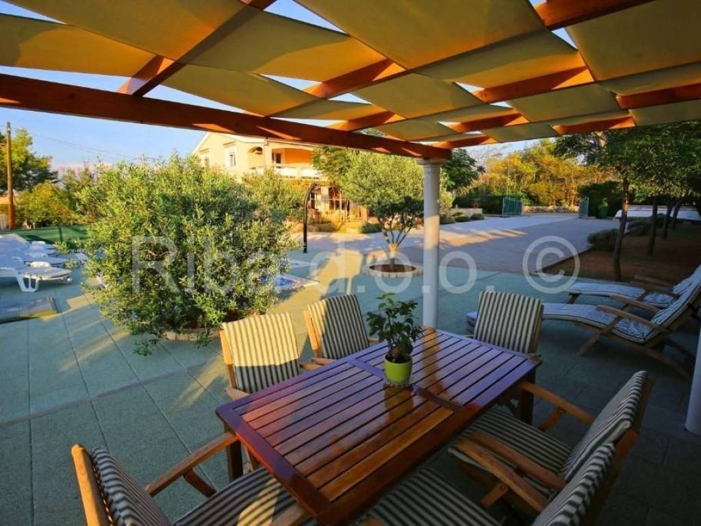 Apartmanska kuća, Prodaja, Vir, Vir