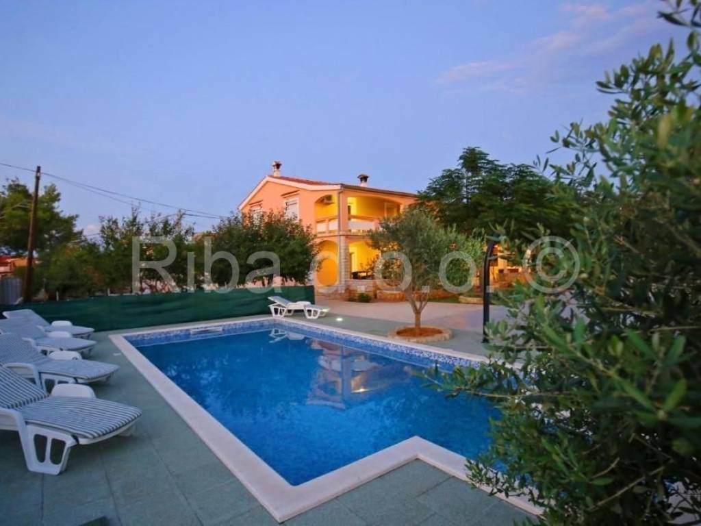 Apartmanska kuća, Prodaja, Vir, Vir
