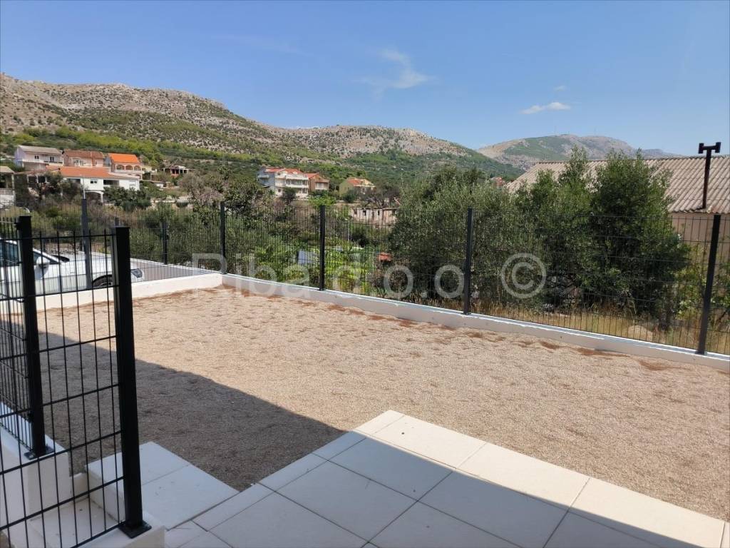 Apartman s okućnicom, Prodaja, Šibenik - Okolica, Grebaštica