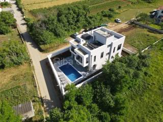 Luksuzna vila, Prodaja, Privlaka, Privlaka