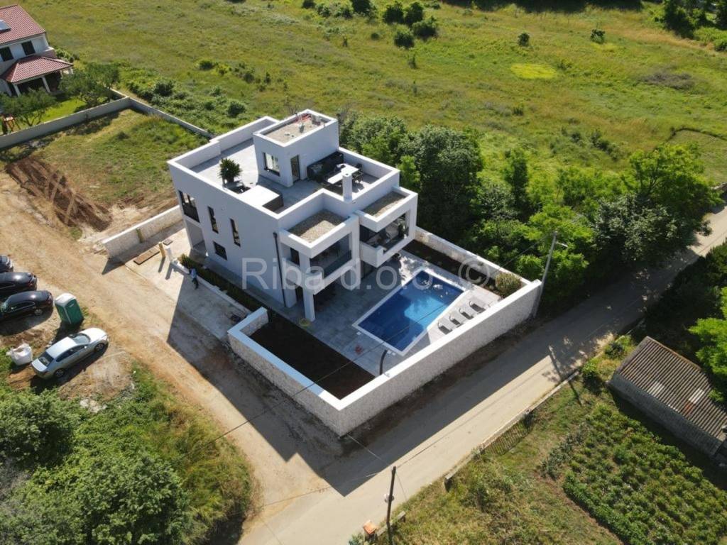 Luksuzna vila, Prodaja, Privlaka, Privlaka