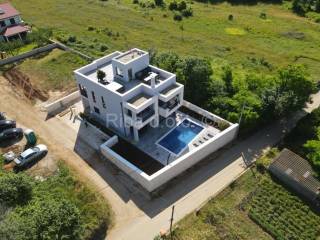 Luksuzna vila, Prodaja, Privlaka, Privlaka