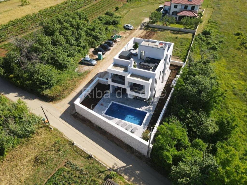 Luksuzna vila, Prodaja, Privlaka, Privlaka