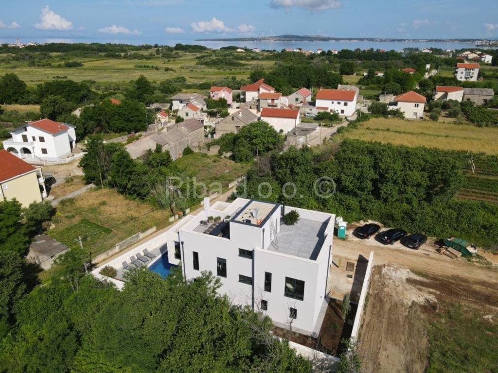 Luksuzna vila, Prodaja, Privlaka, Privlaka
