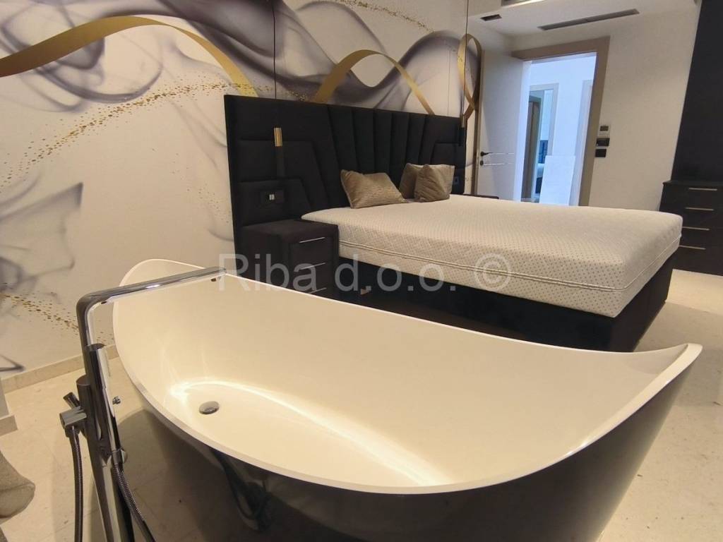Luksuzna vila, Prodaja, Privlaka, Privlaka