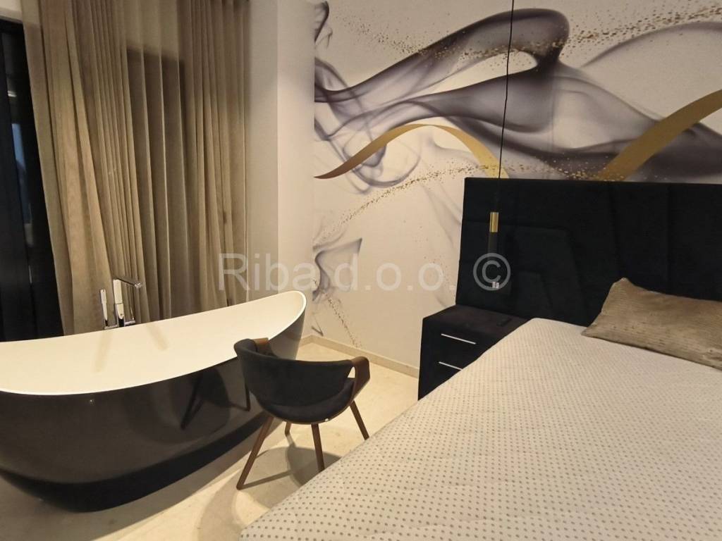 Luksuzna vila, Prodaja, Privlaka, Privlaka