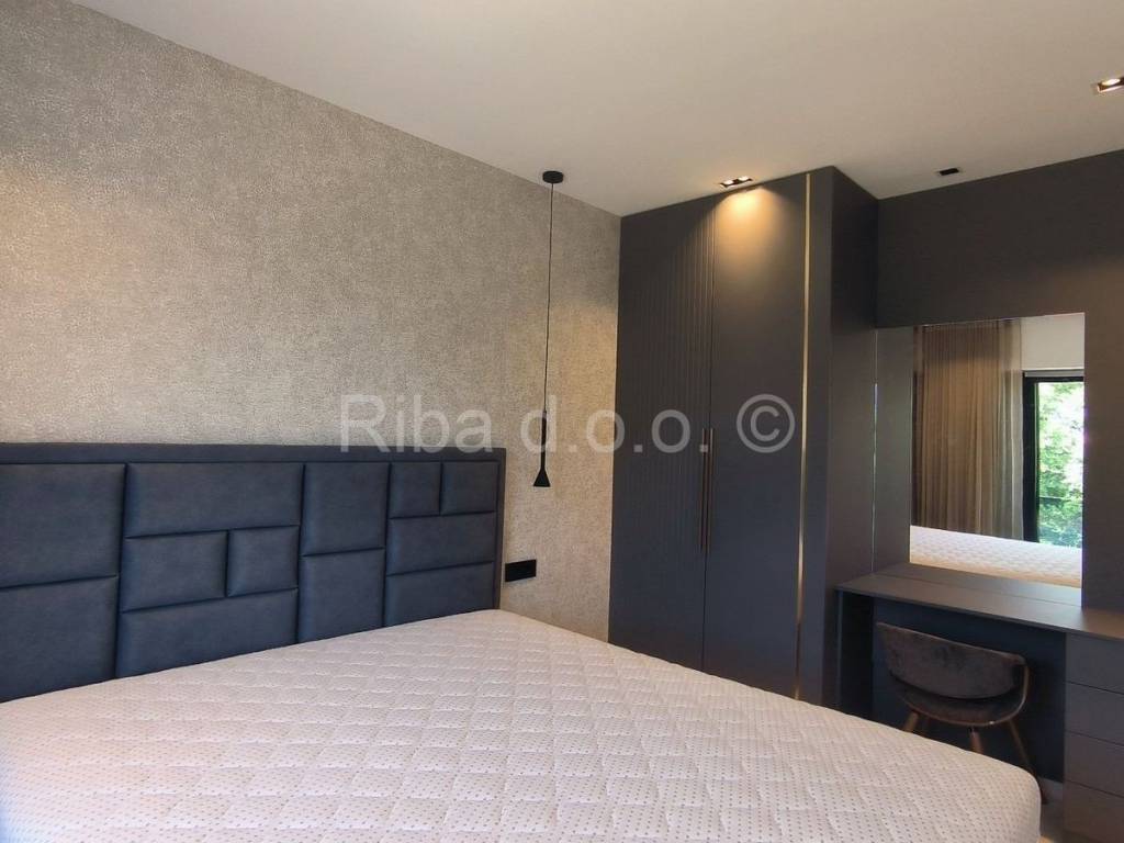 Luksuzna vila, Prodaja, Privlaka, Privlaka