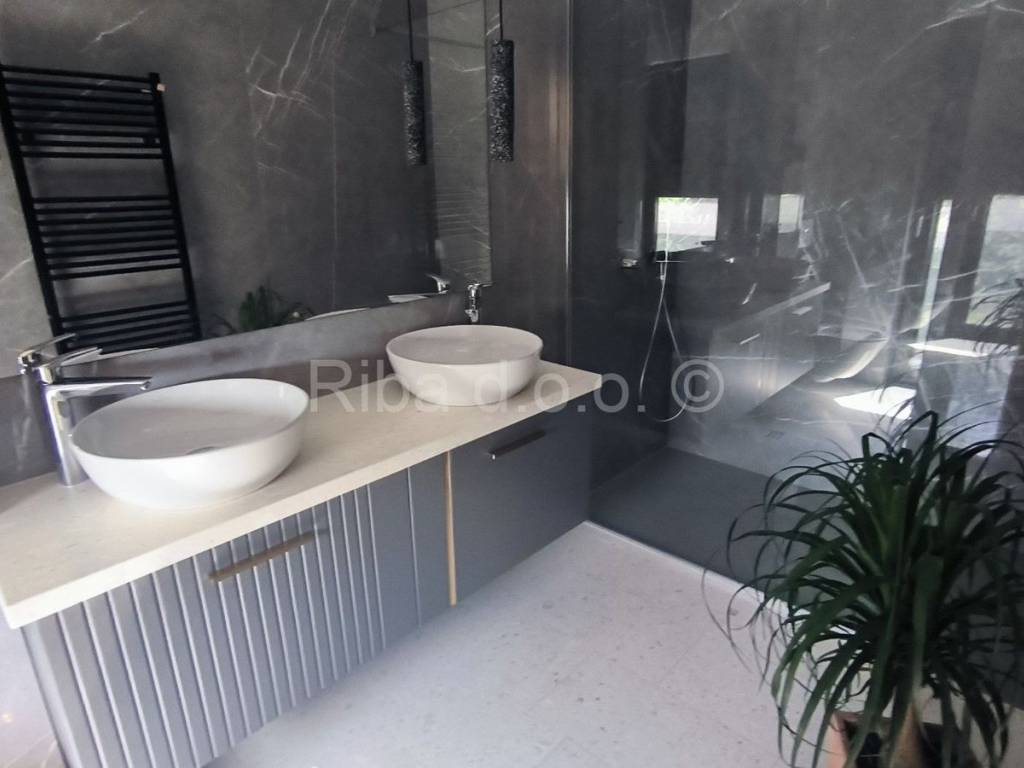 Luksuzna vila, Prodaja, Privlaka, Privlaka