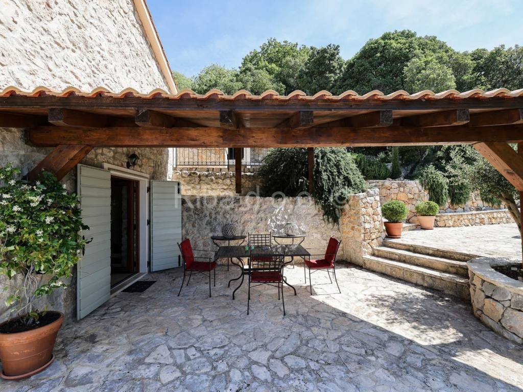 Kamena kuća, Prodaja, Starigrad, Tribanj